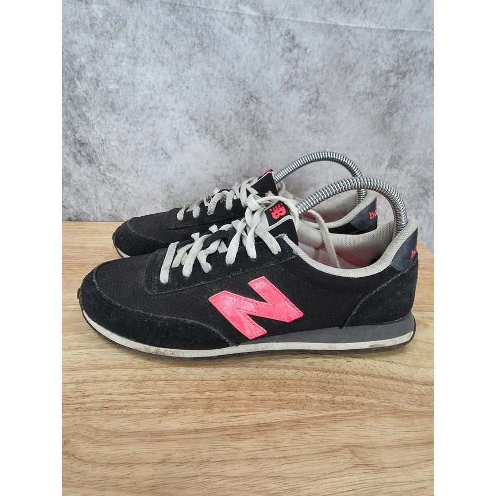 New Balance 410 Running Shoes Womens 8 B Black Pink Suede Sneakers WL410WBA